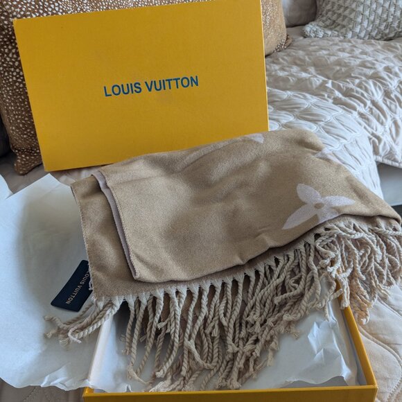 Louis Vuitton Reykjavik Scarf